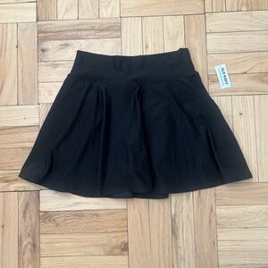 NWT. Old Navy black athletic skirt. Built-in shorts with pocket. Size S.